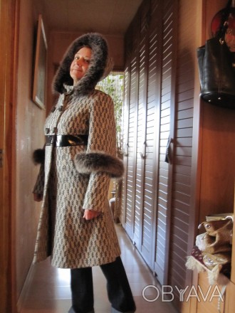 Срочно!Продам пальто зимнее женское ,размер 46,новое,мех натуральный,находится н. . фото 1