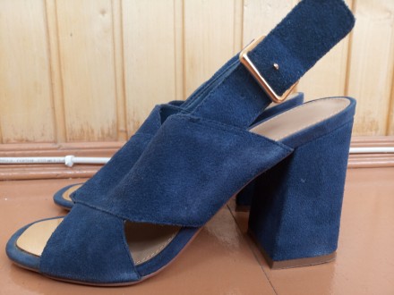 Синие замшевые босоножки на каблуке Aldo c золотистым носком.
Состояние б/у, но. . фото 6