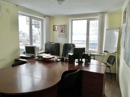 Продається ділянка 1.27 га в місті Вінниця.
На території є двох поверхова офісн. Тяжилов. фото 12