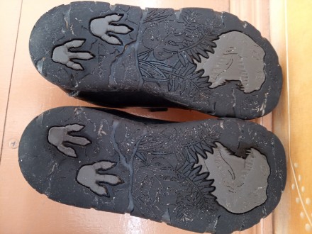 Туфлі - кросівки чорні шкіряні "Динозаврики".
Натуральна шкіра ззовні. . фото 5
