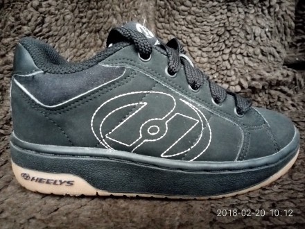 Фирменные стоковые Роликовые кроссовки американской фирмы HEELYS.подошва полиуре. . фото 2