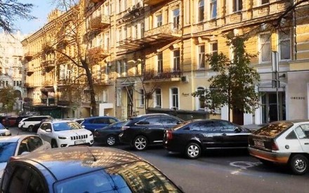 Торговая площадь, район Печерский, Заньковецкой ул., Киев.. Киев. фото 1 Торговая площадь, район Печерский, Заньковецкой ул., Киев.. Киев. фото 1
