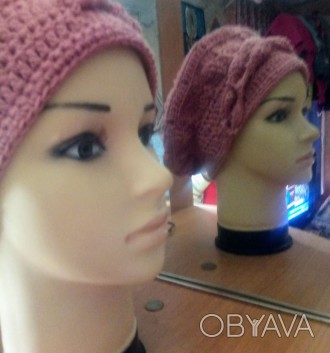 Продается вязаная спицами женская шапка на сезон осень-зима.
Ручная работа!

. . фото 1