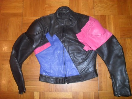 Есть также ещё несколько хороших  кожаных и текстильных мотокурток и брюк с мини. . фото 3