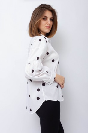 
Легкая блузка Mer, производство Турция. Цвет блузки белый с принтом в виде черн. . фото 4