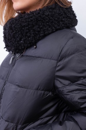 
Зимняя куртка черного цвета с необычным мехом на воротнике и карманах. Куртка п. . фото 8