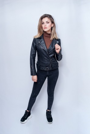 Крутая куртка косуха Silunu классического черного цвета. Материал куртки плотный. . фото 2