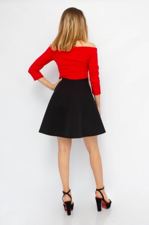 
Стильное платье Miss Nupel черная юбка и красный верх. Ткань плотная, верх немн. . фото 4