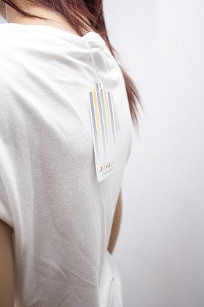 
Оригинальная женская футболка белого цвета с принтом в виде рисунка с цветами, . . фото 4