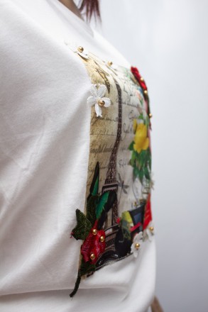 
Оригинальная женская футболка белого цвета с принтом в виде рисунка с цветами, . . фото 3