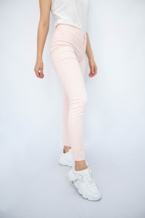 
Прикольные женские джинсы розового цвета, производство Турция. Покрой зауженный. . фото 3