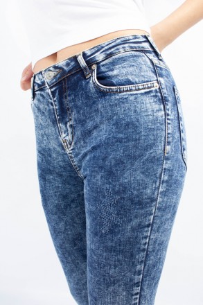 
Прикольные женские джинсы, производство Турция. Покрой зауженный, ткань плотная. . фото 7