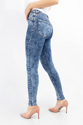 
Прикольные женские джинсы, производство Турция. Покрой зауженный, ткань плотная. . фото 3