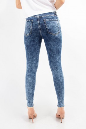 
Прикольные женские джинсы, производство Турция. Покрой зауженный, ткань плотная. . фото 4