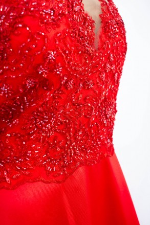 
Нарядное платье красного цвета с камнями на груди и спине, производство Турция.. . фото 5
