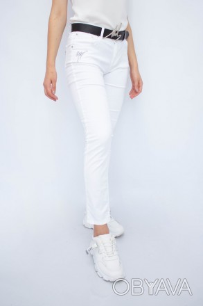 
Прикольные женские джинсы белого цвета, производство Турция. Покрой зауженный, . . фото 1