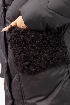 
Зимняя куртка черного цвета с необычным мехом на воротнике и карманах. Куртка п. . фото 5