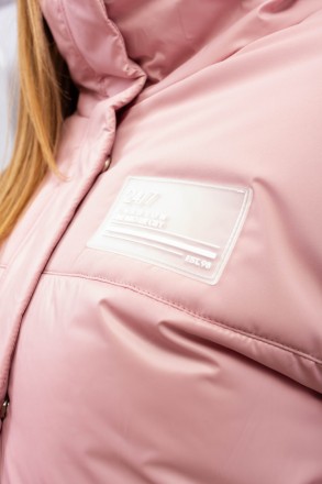
Укороченная демисезонная куртка SYJ розового цвета. Куртка легкая, материал мяг. . фото 6