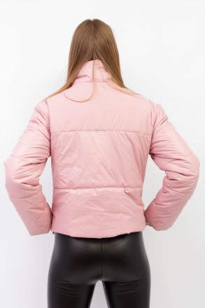 
Укороченная демисезонная куртка SYJ розового цвета. Куртка легкая, материал мяг. . фото 4