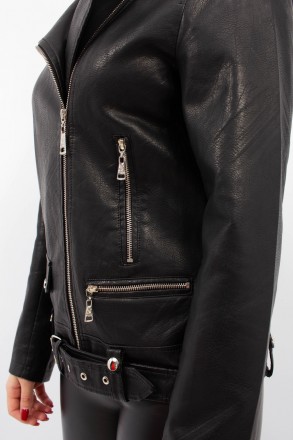 
Крутая куртка косуха Yarina классического черного цвета. Куртка приталеная, мат. . фото 7