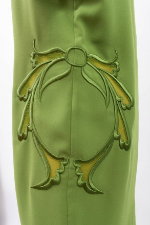 
Оригинальное платье EF оливкового цвета с вышитым узором на левом боку, произво. . фото 7