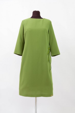 
Оригинальное платье EF оливкового цвета с вышитым узором на левом боку, произво. . фото 2