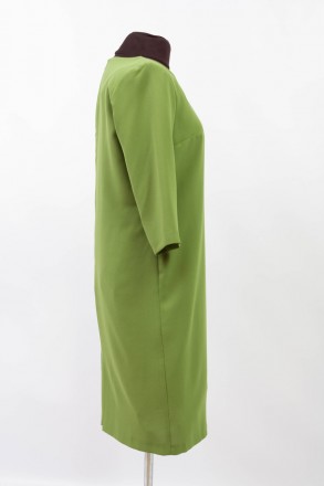 
Оригинальное платье EF оливкового цвета с вышитым узором на левом боку, произво. . фото 3