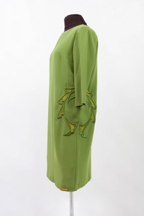 
Оригинальное платье EF оливкового цвета с вышитым узором на левом боку, произво. . фото 5