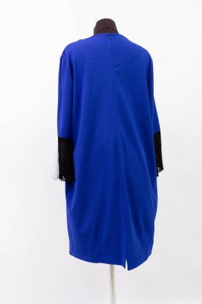 
Оригинальное платье Miss Lilium цвета электрик с черными кисточками на рукавах,. . фото 4