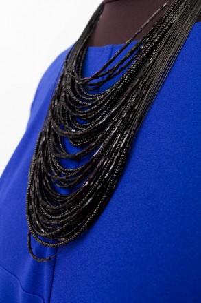 
Оригинальное платье Miss Lilium цвета электрик с черными кисточками на рукавах,. . фото 7