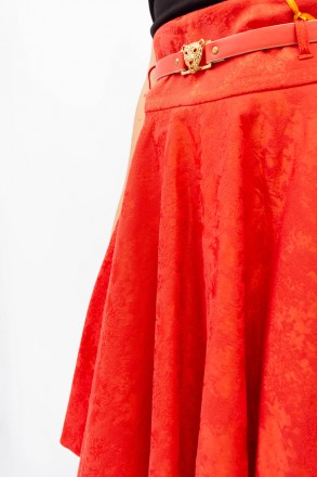 
Расклешенная юбка красного цвета, производство Турция. Ткань плотная, без подкл. . фото 6