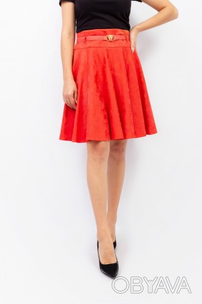 
Расклешенная юбка красного цвета, производство Турция. Ткань плотная, без подкл. . фото 1