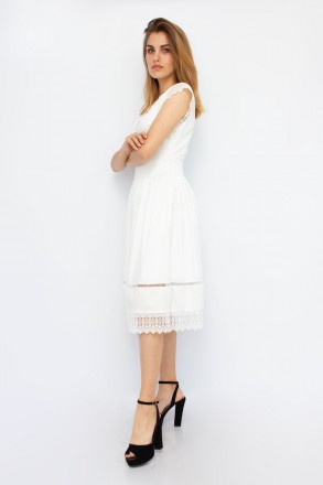 
Оригинальное платье Laqbi однотонного белого цвета. Платье - приталенное, длина. . фото 4