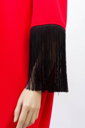 
Оригинальное платье Miss Lilium красного цвета с черными кисточками на рукавах,. . фото 5