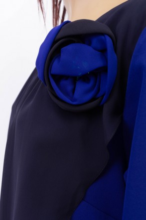
Оригинальное платье Korakor цвета электрик с шифоновой вшитой накидкой синего ц. . фото 5