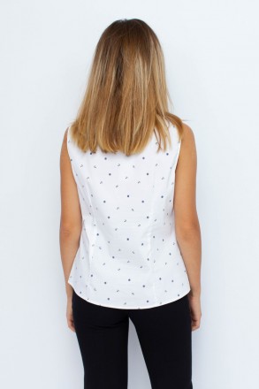 
Легкая блузка от турецкой фабрики Mer. Блузка белого цвета с мелким принтом мор. . фото 4