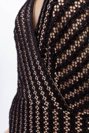 
Оригинальное платье Ons line черного цвета с бежевой подкладкой, производство Т. . фото 5