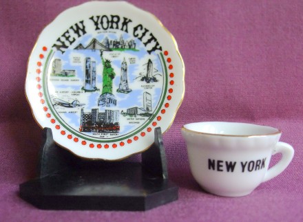 Тарелочка NEW YORK CITI + кружечка. 
Сувенир из Нью- Йорка.
Целая. Новая. 
Со. . фото 2