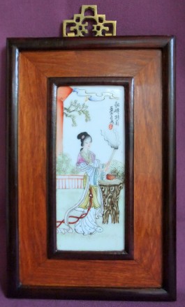 Панно - картина Девушка жрица.
Рисунок на фарфоре.  Япония ХІХ век.
Соответств. . фото 2