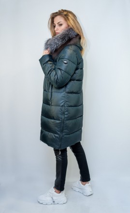 
Женская зимняя куртка Visdeer изумрудного цвета с натуральным мехом на капюшоне. . фото 4