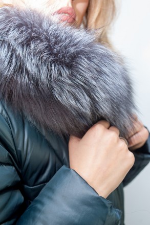 
Женская зимняя куртка Visdeer изумрудного цвета с натуральным мехом на капюшоне. . фото 6