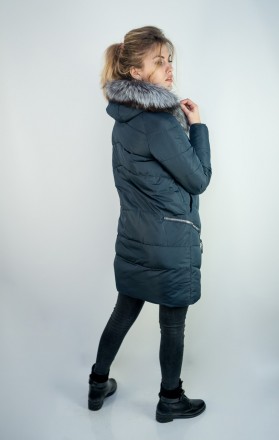 
Классическая женская куртка средней длины синего цвета с декоративными молниями. . фото 4