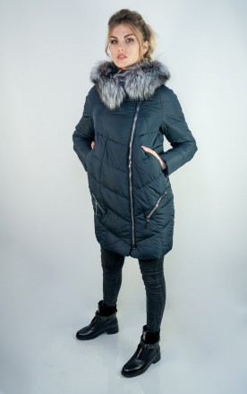 
Классическая женская куртка средней длины синего цвета с декоративными молниями. . фото 3