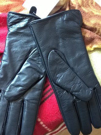 Новые женские перчатки.Чёрные.Декорированы пуговичками.Элегантные.Размер 7,5-соо. . фото 3