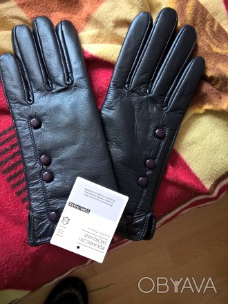 Новые женские перчатки.Чёрные.Декорированы пуговичками.Элегантные.Размер 7,5-соо. . фото 1