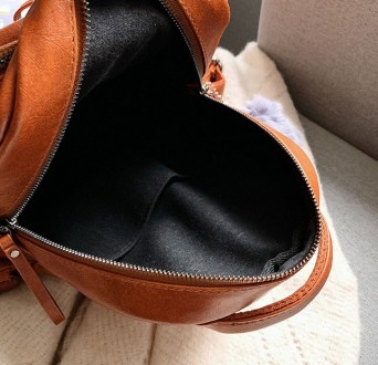 
Женский рюкзак с меховым брелком
 Характеристики:
Материал: Плотная и высококач. . фото 7