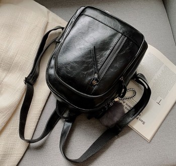 
Женский рюкзак с меховым брелком
 Характеристики:
Материал: Плотная и высококач. . фото 6
