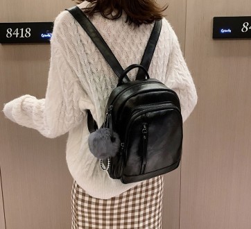 
Женский рюкзак с меховым брелком
 Характеристики:
Материал: Плотная и высококач. . фото 3