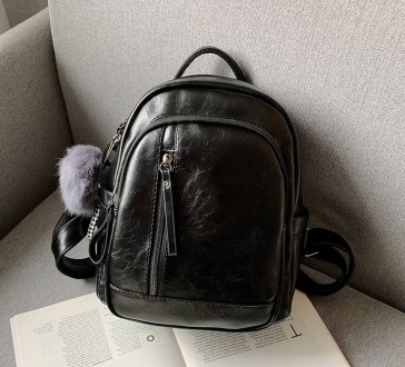 
Женский рюкзак с меховым брелком
 Характеристики:
Материал: Плотная и высококач. . фото 2