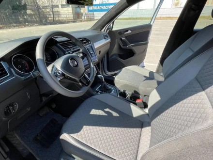 Volkswagen Tiguan SE 2018 года - резкий, мощный и уверенный в себе автомобиль. В. . фото 9